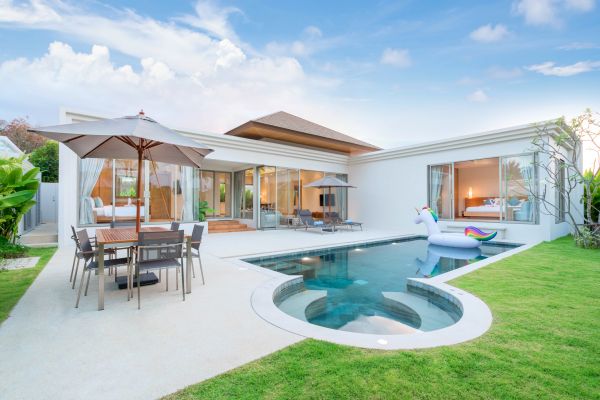 Cost of Pool Deck Pouring in Mishawaka